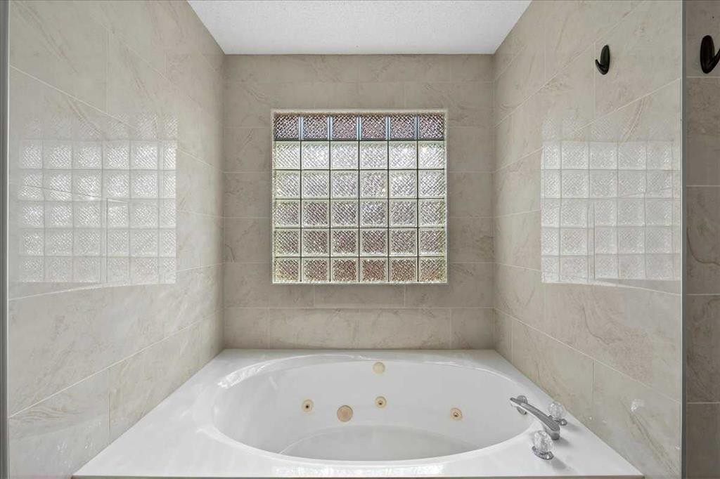 98 Hampstead Circle Nw, Calgary, AB - Indoor Photo Showing Bathroom