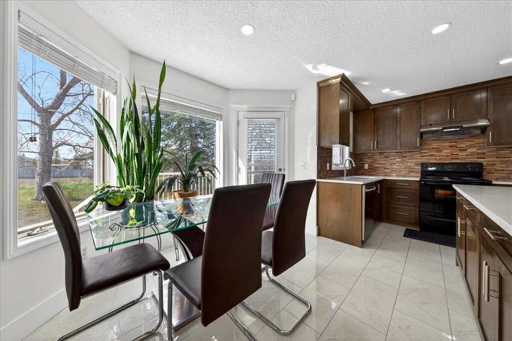 98 Hampstead Circle Nw, Calgary, AB - Indoor