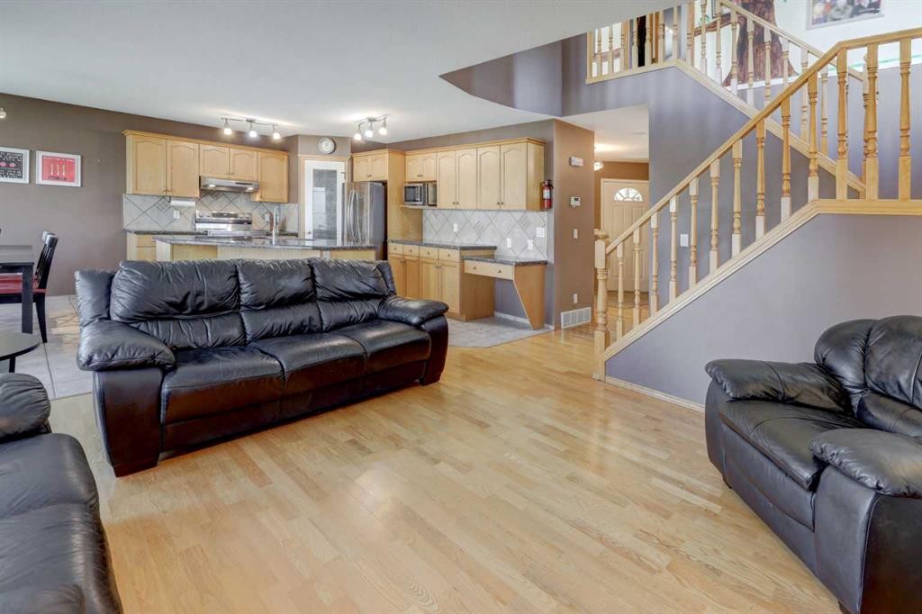 189 Citadel Crest Park Nw, Calgary, AB - Indoor Photo Showing Living Room