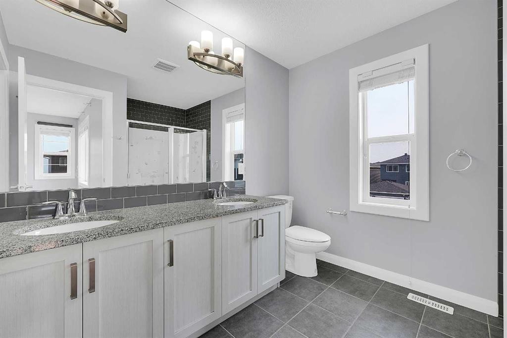 95 Redstone Park Ne, Calgary, AB - Indoor Photo Showing Bathroom