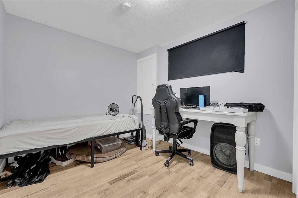 95 Redstone Park Ne, Calgary, AB - Indoor Photo Showing Other Room