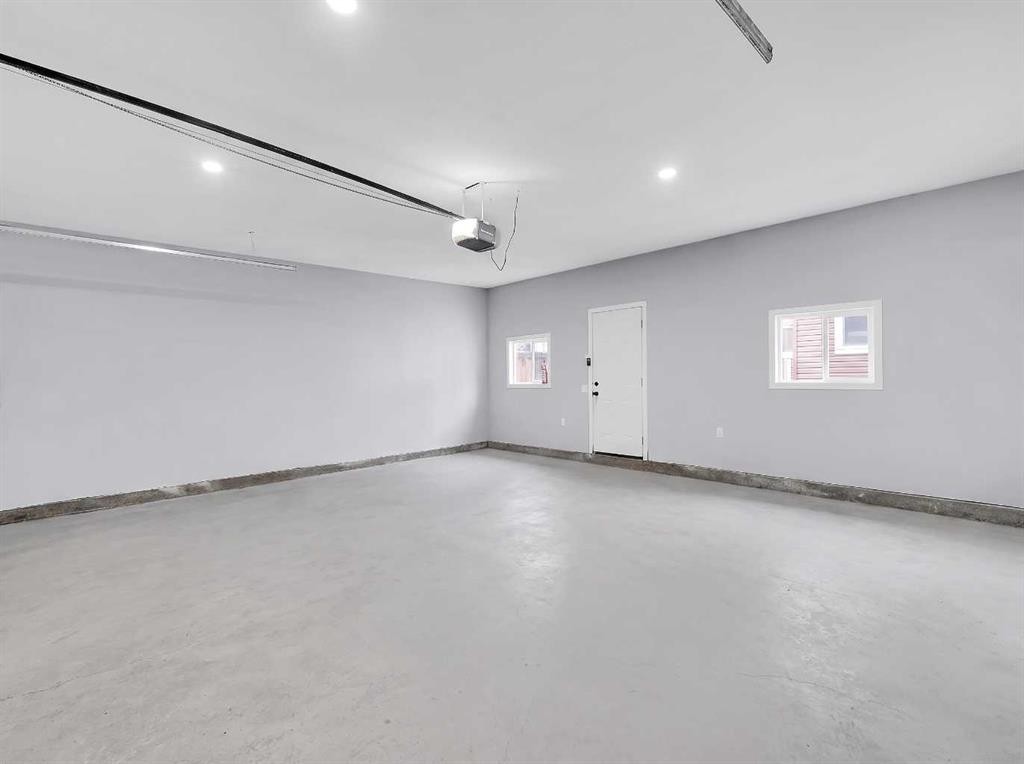 95 Redstone Park Ne, Calgary, AB - Indoor Photo Showing Garage