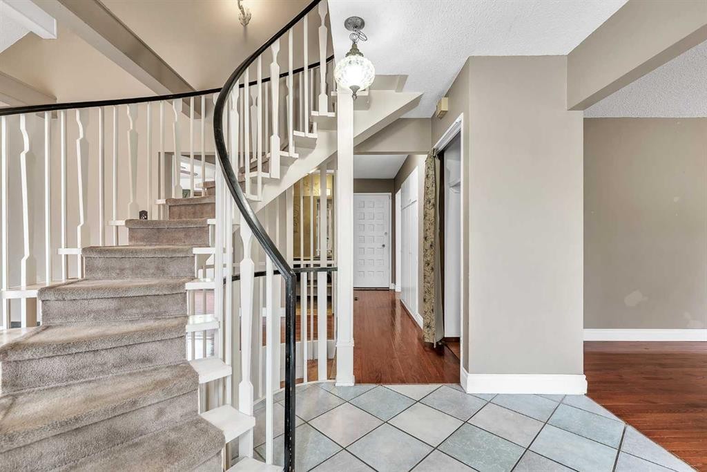 5820 Dalmead Crescent Nw, Calgary, AB