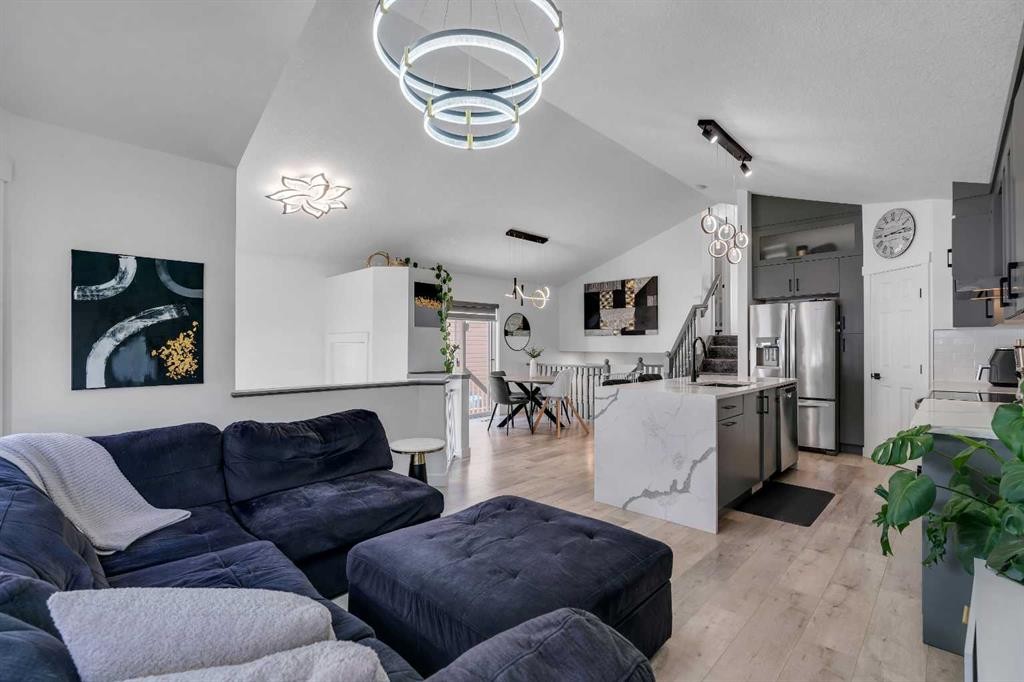 279 Covehaven View Ne, Calgary, AB - Indoor Photo Showing Living Room