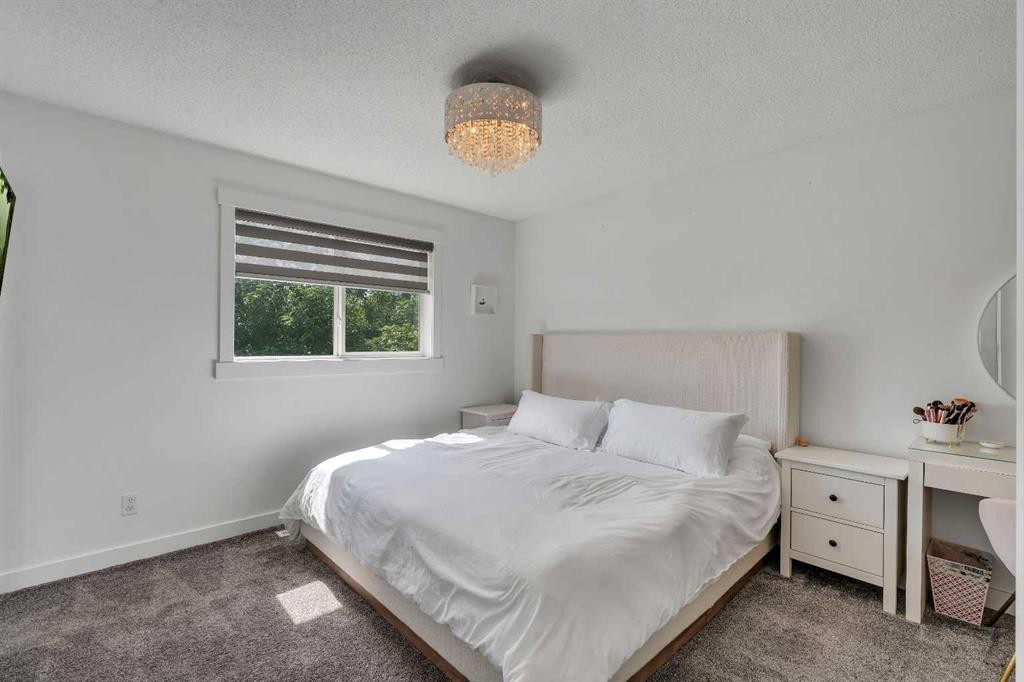 279 Covehaven View Ne, Calgary, AB - Indoor Photo Showing Bedroom