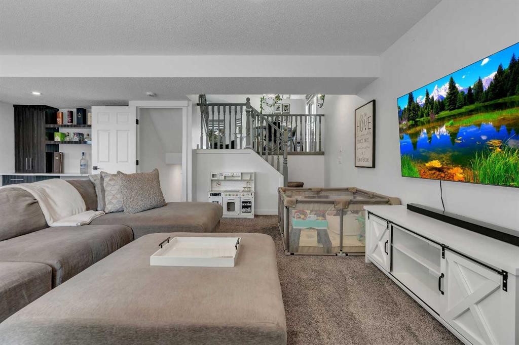 279 Covehaven View Ne, Calgary, AB - Indoor Photo Showing Living Room
