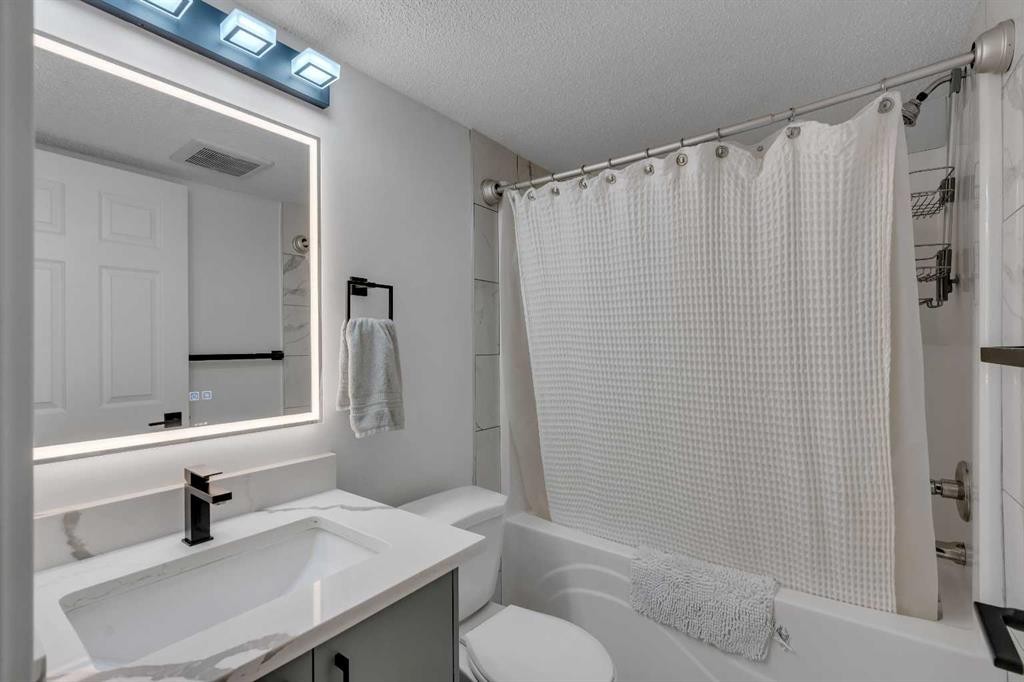 279 Covehaven View Ne, Calgary, AB - Indoor Photo Showing Bathroom