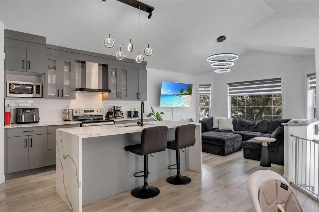 279 Covehaven View Ne, Calgary, AB - Indoor Photo Showing Kitchen With Upgraded Kitchen