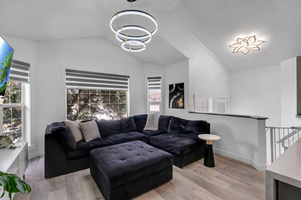 279 Covehaven View Ne, Calgary, AB - Indoor Photo Showing Living Room