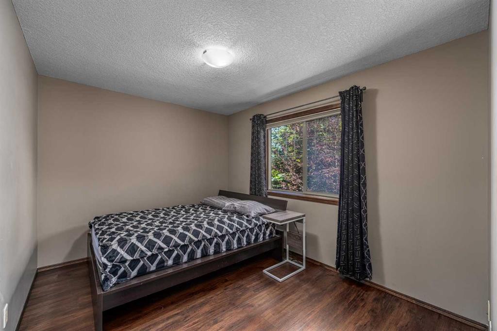 173 Pantego Road Nw, Calgary, AB - Indoor Photo Showing Bedroom
