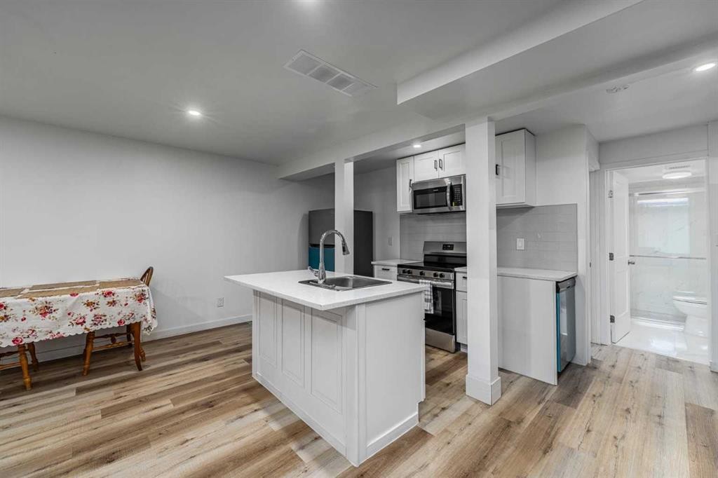 173 Pantego Road Nw, Calgary, AB - Indoor Photo Showing Kitchen
