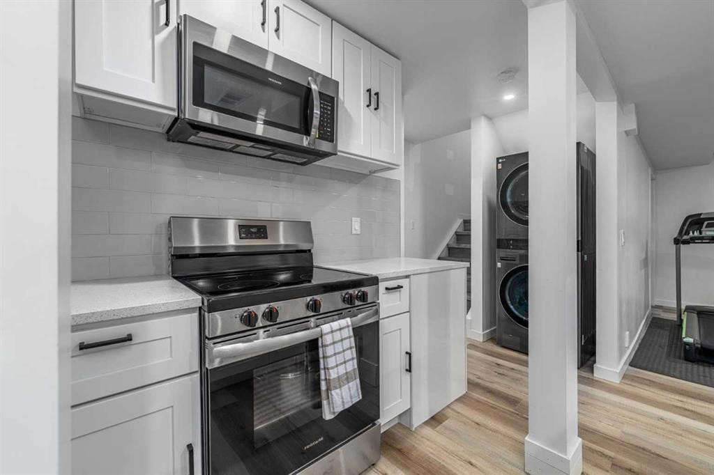 173 Pantego Road Nw, Calgary, AB - Indoor Photo Showing Kitchen