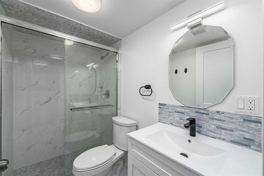 173 Pantego Road Nw, Calgary, AB - Indoor Photo Showing Bathroom