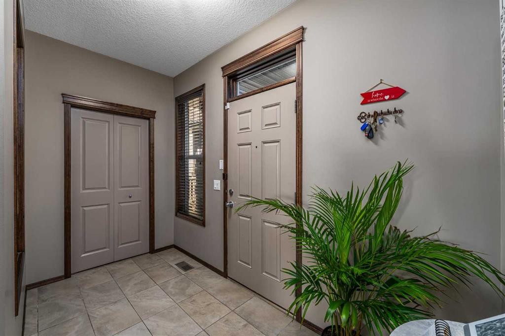 173 Pantego Road Nw, Calgary, AB - Indoor Photo Showing Other Room