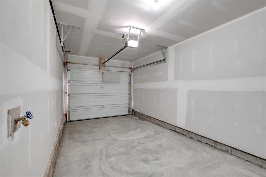 924 Sage Hill Grove Nw, Calgary, AB - Indoor Photo Showing Garage