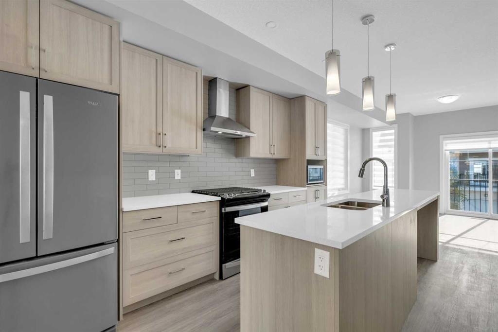 924 Sage Hill Grove Nw, Calgary, AB - Indoor Photo Showing Kitchen With Stainless Steel Kitchen With Double Sink With Upgraded Kitchen