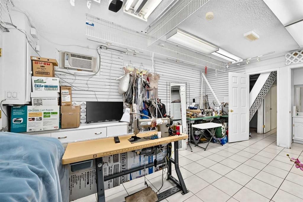 632 Marsh Road Ne, Calgary, AB - Indoor
