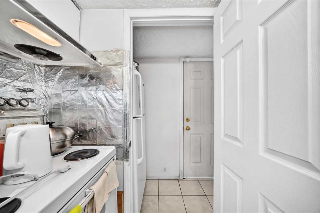632 Marsh Road Ne, Calgary, AB - Indoor