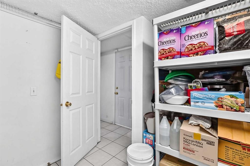 632 Marsh Road Ne, Calgary, AB - Indoor Photo Showing Other Room
