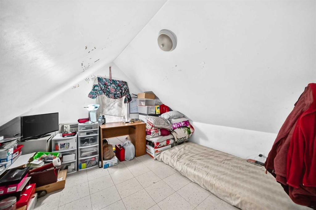 632 Marsh Road Ne, Calgary, AB - Indoor