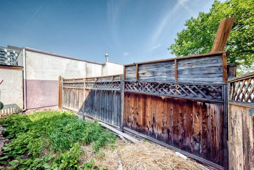 632 Marsh Road Ne, Calgary, AB - Outdoor