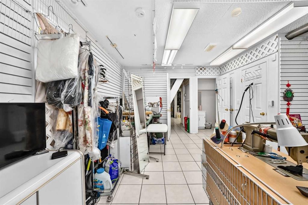 632 Marsh Road Ne, Calgary, AB - Indoor