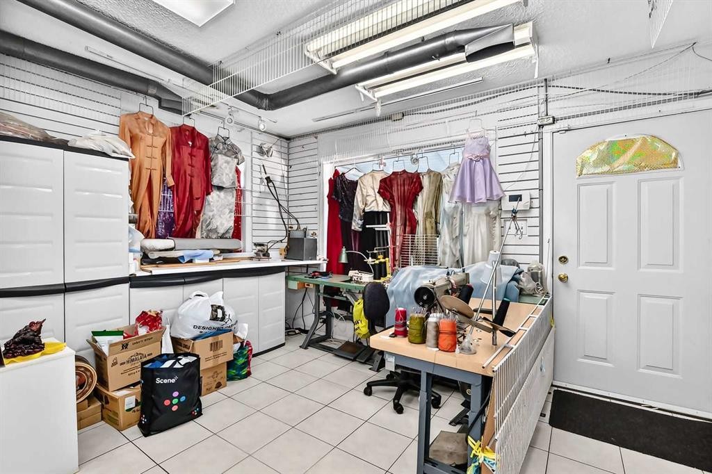 632 Marsh Road Ne, Calgary, AB - Indoor