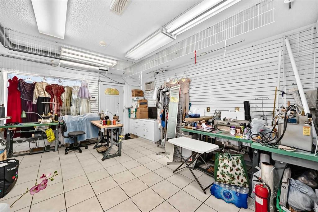 632 Marsh Road Ne, Calgary, AB - Indoor