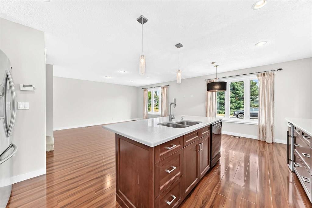 136 Midlawn Close Se, Calgary, AB - Indoor Photo Showing Kitchen With Double Sink