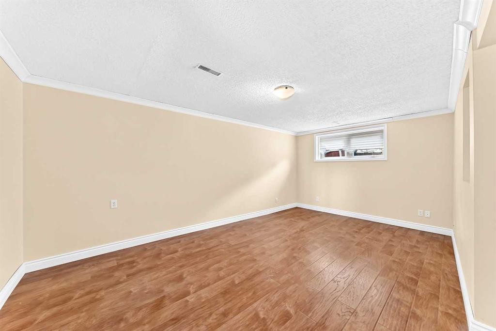 136 Midlawn Close Se, Calgary, AB - Indoor Photo Showing Other Room