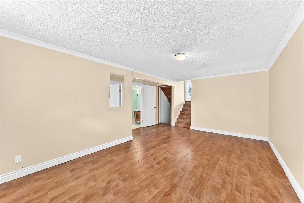 136 Midlawn Close Se, Calgary, AB - Indoor Photo Showing Other Room