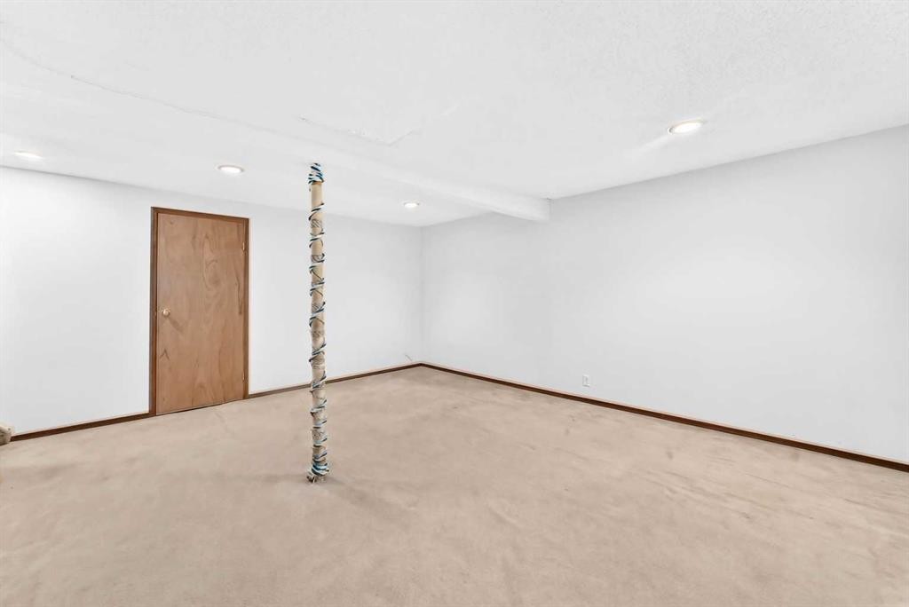 136 Midlawn Close Se, Calgary, AB - Indoor Photo Showing Other Room