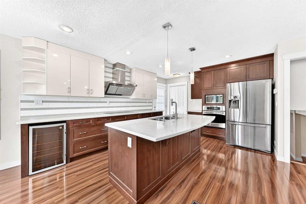 136 Midlawn Close Se, Calgary, AB - Indoor Photo Showing Kitchen With Upgraded Kitchen