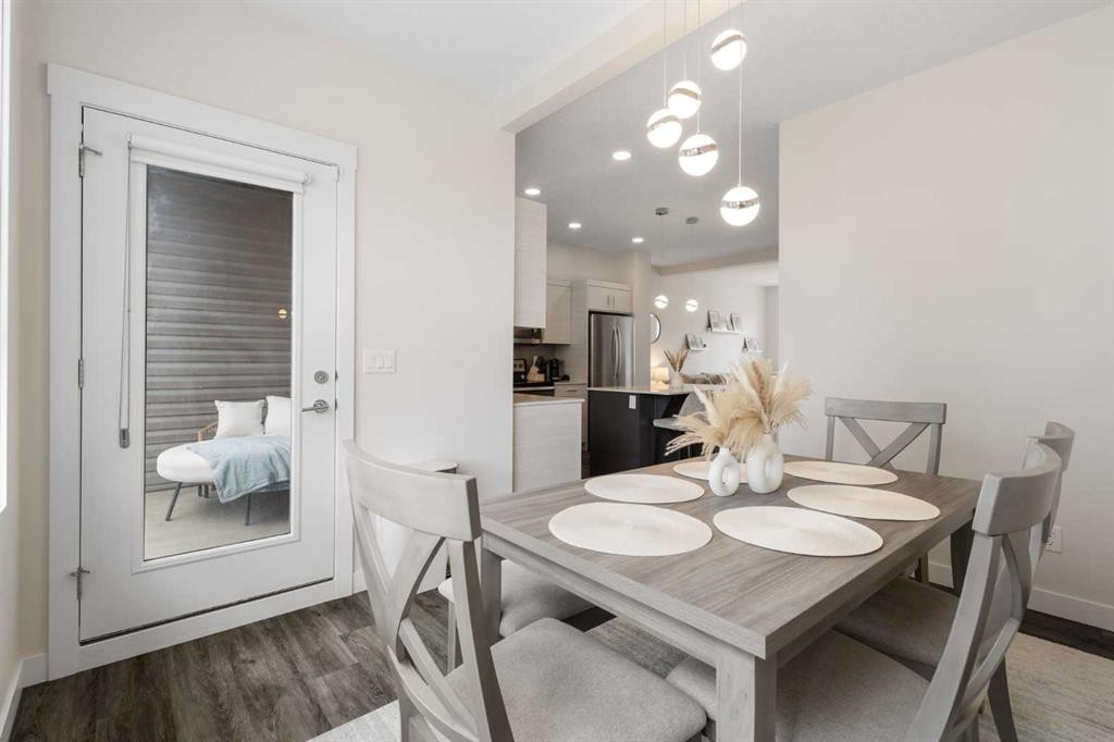 124 Walgrove Cove Se, Calgary, AB - Indoor Photo Showing Dining Room