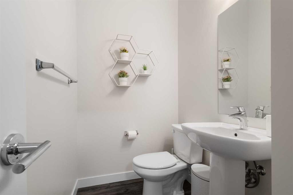 124 Walgrove Cove Se, Calgary, AB - Indoor Photo Showing Bathroom