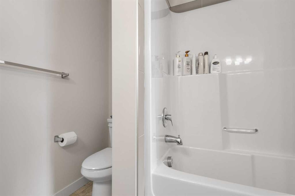 124 Walgrove Cove Se, Calgary, AB - Indoor Photo Showing Bathroom
