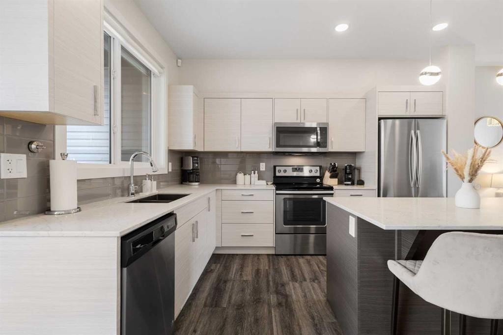 124 Walgrove Cove Se, Calgary, AB - Indoor Photo Showing Kitchen With Stainless Steel Kitchen With Upgraded Kitchen