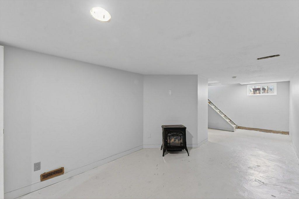 924 7A Street Nw, Calgary, AB - Indoor