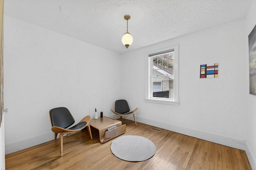 924 7A Street Nw, Calgary, AB - Indoor