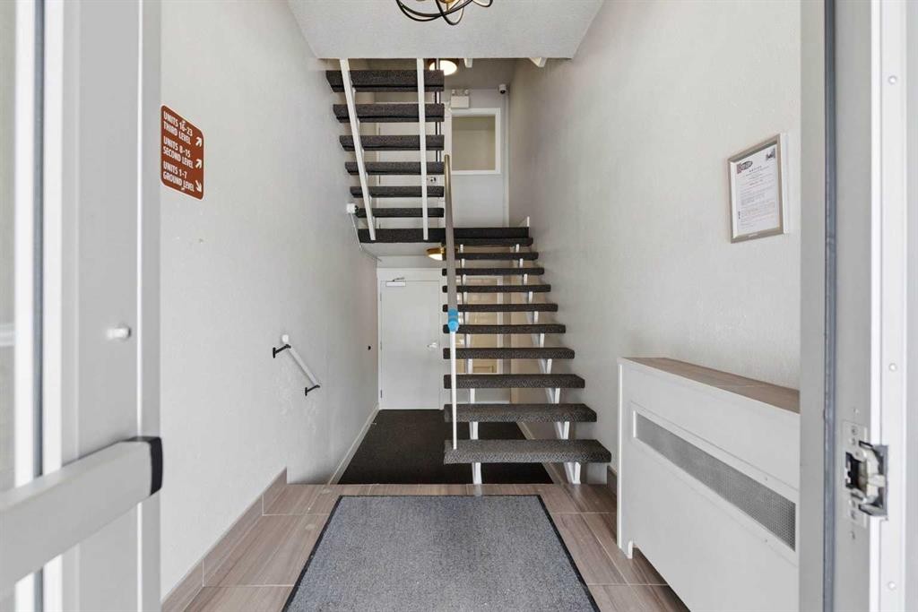 14D-80 Galbraith Drive Sw, Calgary, AB - Indoor Photo Showing Other Room