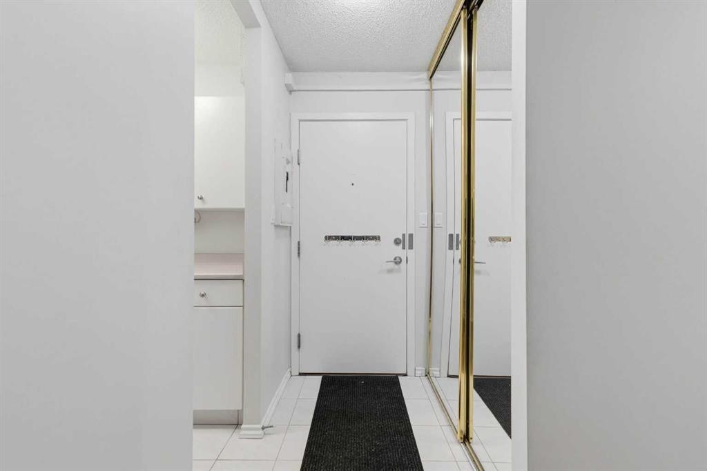 14D-80 Galbraith Drive Sw, Calgary, AB - Indoor Photo Showing Other Room