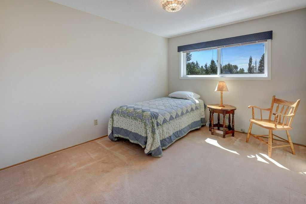 223 Willow Ridge Place Se, Calgary, AB - Indoor Photo Showing Bedroom