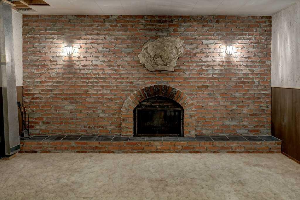 223 Willow Ridge Place Se, Calgary, AB - Indoor With Fireplace