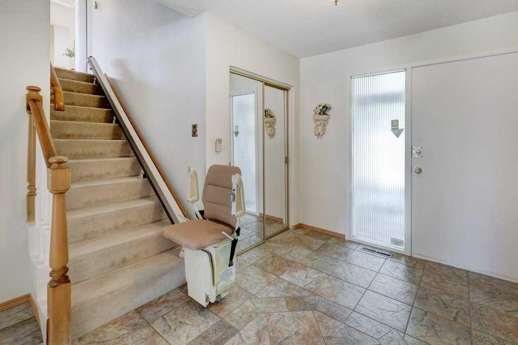 223 Willow Ridge Place Se, Calgary, AB - Indoor Photo Showing Other Room