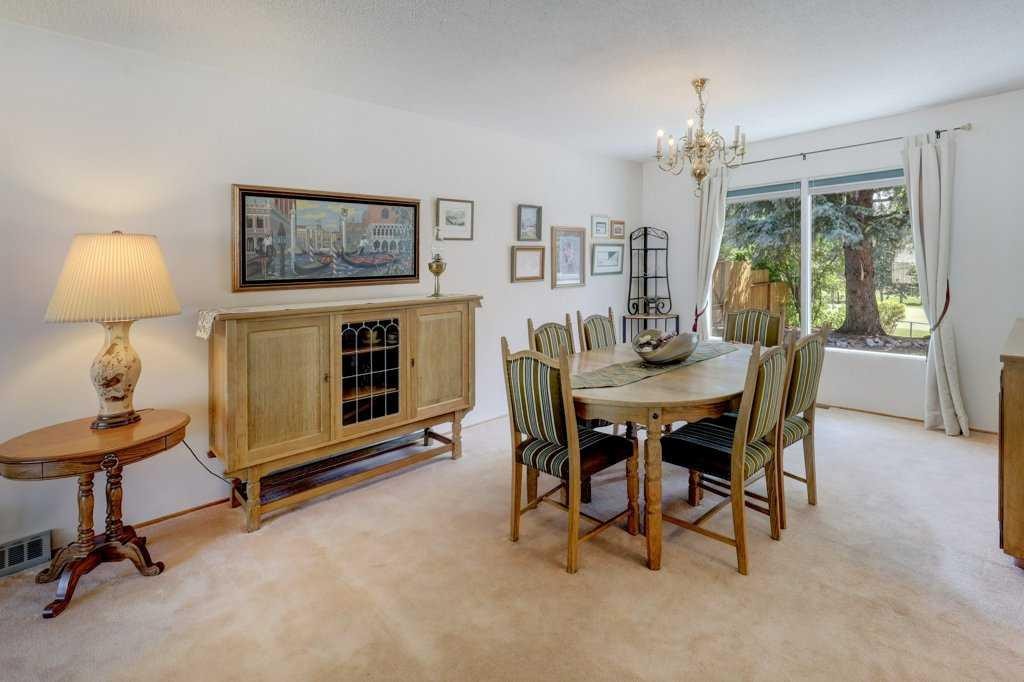 223 Willow Ridge Place Se, Calgary, AB - Indoor Photo Showing Dining Room
