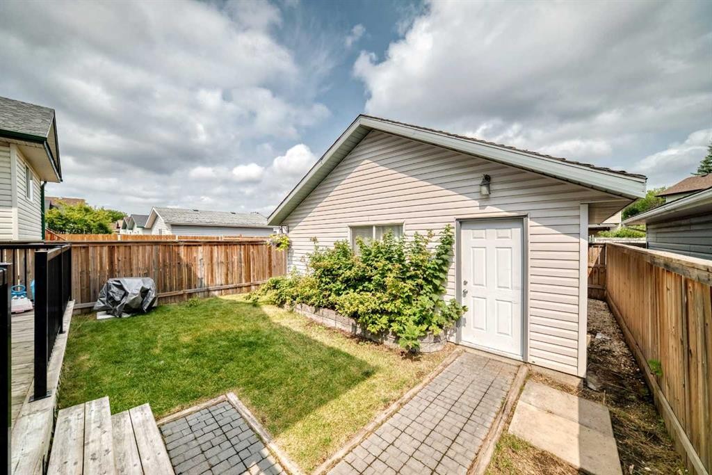 27 Erin Meadow Crescent Se, Calgary, AB - Outdoor With Deck Patio Veranda With Exterior