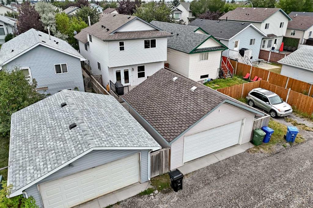 27 Erin Meadow Crescent Se, Calgary, AB - Outdoor With Exterior