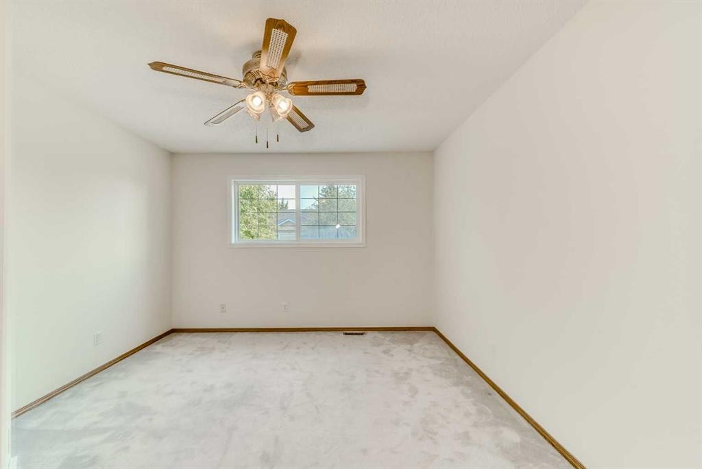15 Harvest Glen Heights Ne, Calgary, AB - Indoor Photo Showing Other Room