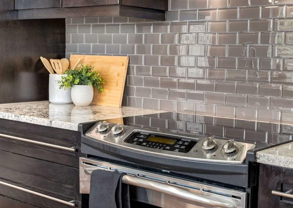 176 Mapleburn Drive Se, Calgary, AB - Indoor Photo Showing Kitchen