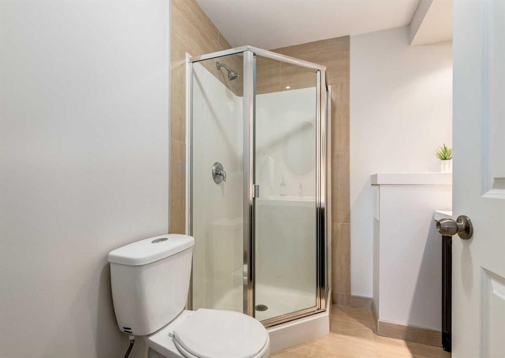 176 Mapleburn Drive Se, Calgary, AB - Indoor Photo Showing Bathroom